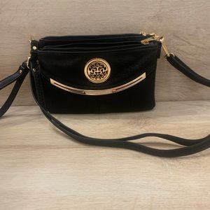 Wrist wallet/shoulder bag